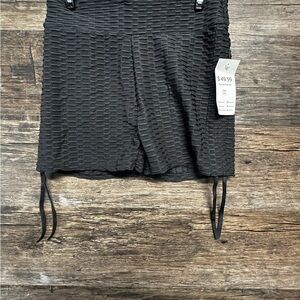 Textured Black Scrunchy Butt Women's Biker Shorts NWT Women’s Large
